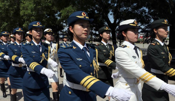 On May 12, 2014, 13 female soldiers debuted in the Guard of Honor in welcoming Turkmenistan's President Gurbanguly Berdymukhamedov, becoming the first group of female honor guards in the PLA history. [Photo/news.cn] 