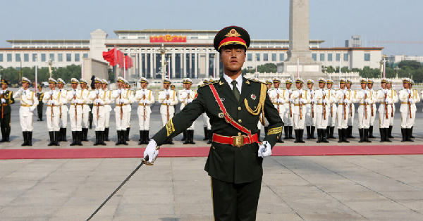 On Aug. 19, 2014, the Guard of Honor wore a new type of ceremonial uniforms and took on the duty of hosting ceremonies for the first time in welcoming Uzbekistan's President Islam Karimov. [Photo/news.cn] 