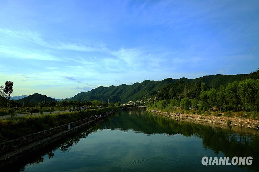 8月28日,四渡河村外的山水美景.千龙网记者 王悦摄