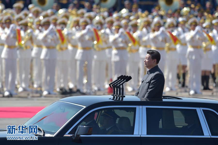 A photo of President Xi Jinping standing at a black open-roof limousine to review the parade on September 3 [Photo: Xinhua] 