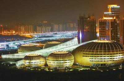 The night view of Henan Art Center. Some people think it is very beautiful while some vote it as one of the 'top 10 ugliest buildings' in China. 