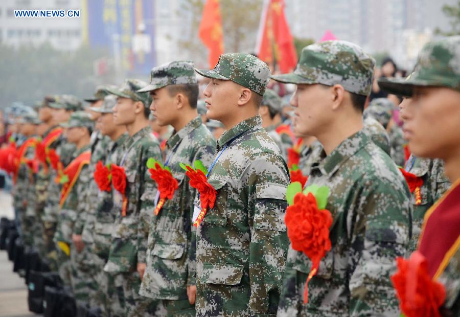 Army recruits attend a ceremony before departure in Handan, north China's Hebei Province, Sept. 10, 2015. The new recruits of the People's Liberation Army and paramilitary police force joined their units to fulfill their duty around the country recently. [Xinhua]