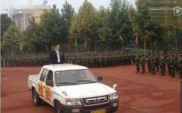 A video screenshot shows Zhou Huzhen, chairman of the College of Science and Technology, as he reviews freshmen in military training in Baoding, North China's Hebei province, on Sept 11, 2015. 