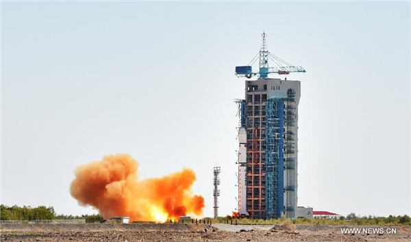 A Long March-2D carrier rocket carrying the Gaofen-9 satellite, a high-definition earth observation satellite, blasts off from the launch pad at the Jiuquan Satellite Launch Center in Jiuquan, Northwest China's Gansu province, Sept 14, 2015. [Photo/Xinhua] 