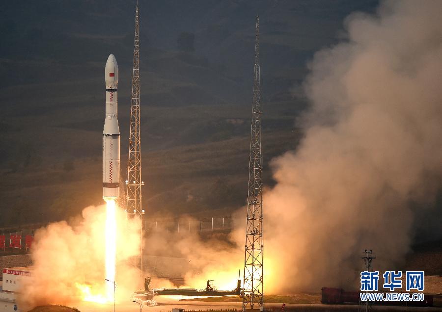 The Long March-6 carrier rocket lifts off from Taiyuan Satellite Launch Centre in north China's Shanxi Province at 7 a.m. Beijing time on September 20, 2015. [Photo: Xinhua]