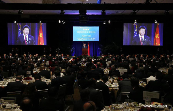 Chinese President Xi Jinping (C) delivers a speech during a welcome banquet jointly hosted by Washington State government and friendly communities in Seattle, the United States, Sept. 22, 2015. Xi arrived in this east Pacific coast city on Tuesday morning for his first state visit to the U.S. (Xinhua/Li Tao) 