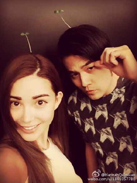 The screenshot on Sep. 14th from Hannah Quinlivan’s Weibo post shows Quinlivan and her husband Jay Chou, famous Musician, singer, song writer and actor, wearing matching “sprouts” hairpins. [Photo: Screenshots of Weibo]