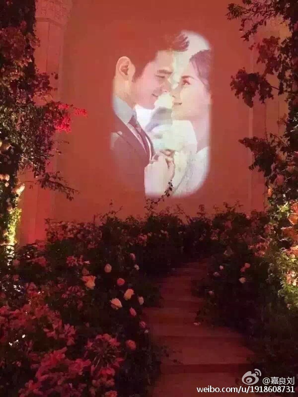 Chinese mainland actor Huang Xiaoming and Hong Kong actress Angelababy hold their wedding ceremony in Shanghai, Oct. 8, 2015. A lot of photos have been released on Sina Weibo, China's version of Twitter, to showcase the wedding. [Weibo.com]