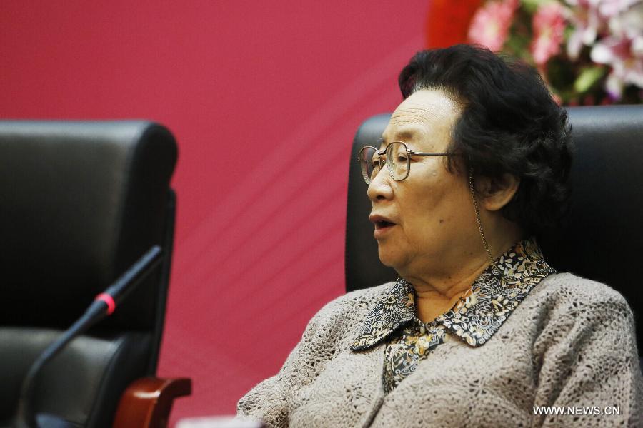 Tu Youyou speaks during a seminar celebrating her winning the 2015 Nobel Prize for Physiology or Medicine in Beijing, capital of China, Oct. 8, 2015. [Xinhua]