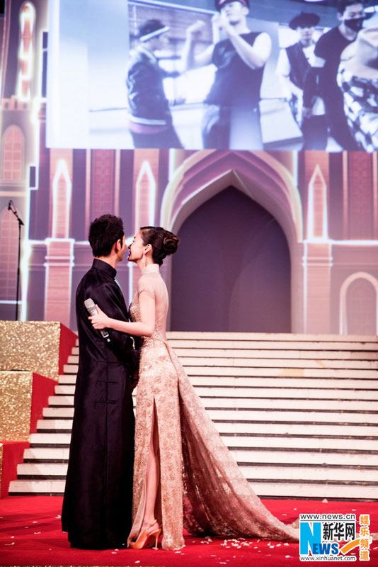 Chinese mainland actor Huang Xiaoming and Hong Kong actress Angelababy hold their wedding ceremony in Shanghai, Oct. 8, 2015. [Xinhua]