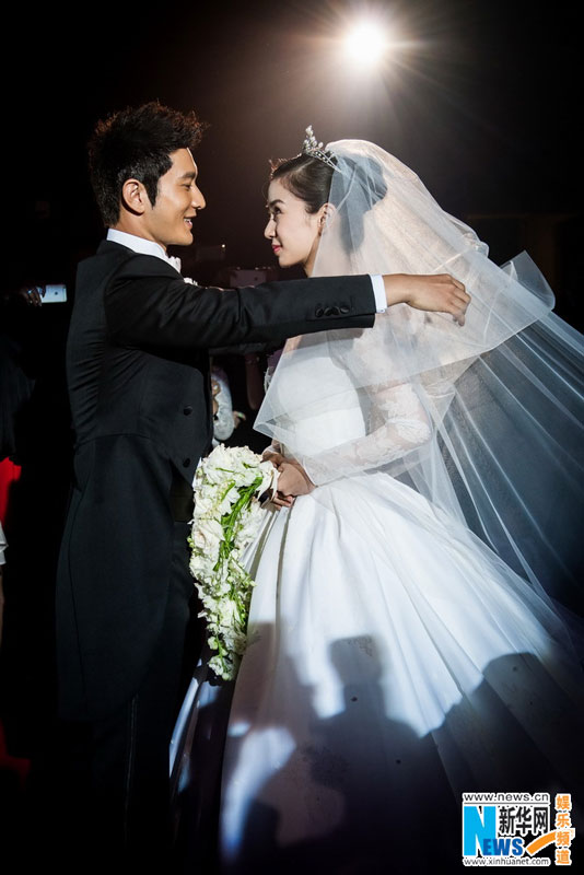 Chinese mainland actor Huang Xiaoming and Hong Kong actress Angelababy hold their wedding ceremony in Shanghai, Oct. 8, 2015. [Xinhua]