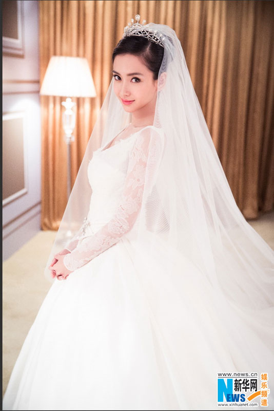 Chinese mainland actor Huang Xiaoming and Hong Kong actress Angelababy hold their wedding ceremony in Shanghai, Oct. 8, 2015. [Xinhua]