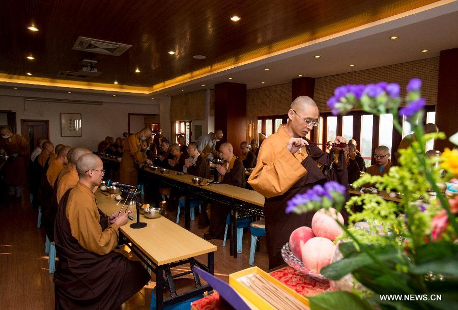 Monks chant before breakfast in Longquan Monastery in Beijing, capital of China, Sept. 27, 2015. [Xinhua]