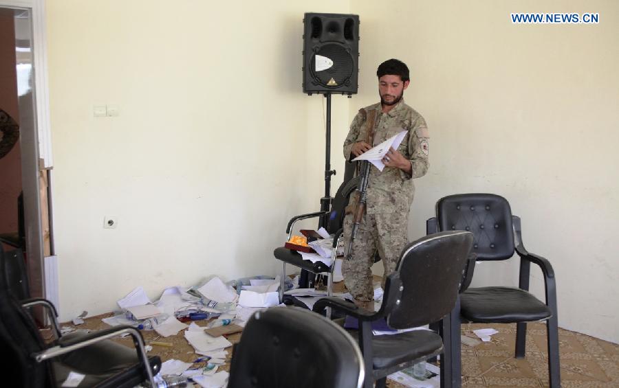 A policeman checks the destroyed room of the local provincial governor office in Kunduz city, Afghanistan, Oct. 9, 2015. Fierce clashes erupted between security forces and Taliban insurgents Friday night on the southern outskirts of Kunduz city, capital of Afghanistan's northern province of Kunduz. [Xinhua]