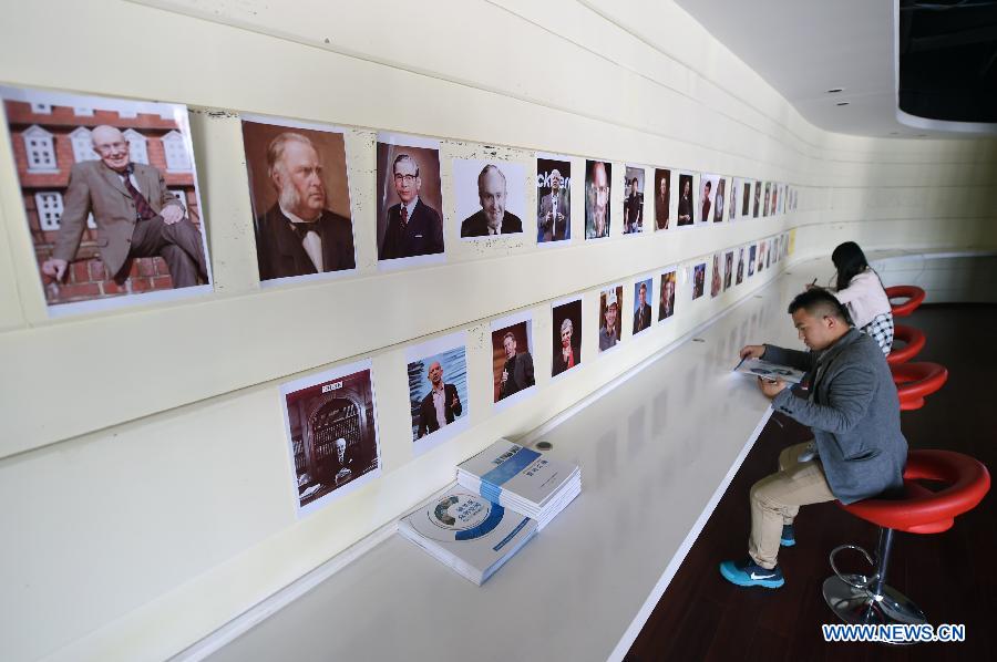 Employees of start-ups read books at an incubator center in Lanzhou city, capital of northwest China&apos;s Gansu Province. Oct. 10, 2015. 