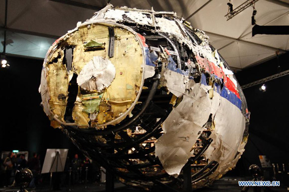 Wreckage of flight MH17 is seen after the presentation of the investigation report on the cause of its crash, at the Gilze-Rijen air base, the Netherlands, on Oct. 13, 2015. [Photo/Xinhua]