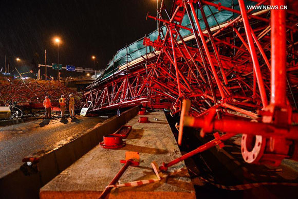 Photo taken on Oct. 14, 2015 shows the scene of a collapsed bridge in Johannesburg, South Africa. Two people were killed and 23 others injured as the bridge, which is still under construction, collapsed on a main motorway in Johannesburg on Wednesday. [Photo/Xinhua]