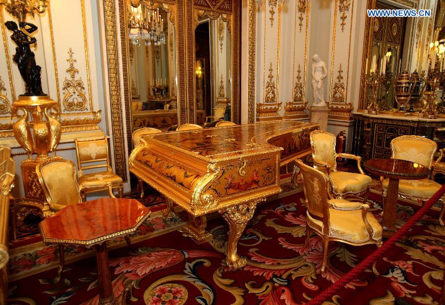 Photo taken on Sept. 7, 2015 shows the piano in the White Drawing Room of the Buckingham Palace in London, capital of Britain. The Buckingham Palace has served as the official London residence of Britain's sovereigns since 1837 and today is the administrative headquarters of the Monarch. [Xinhua]