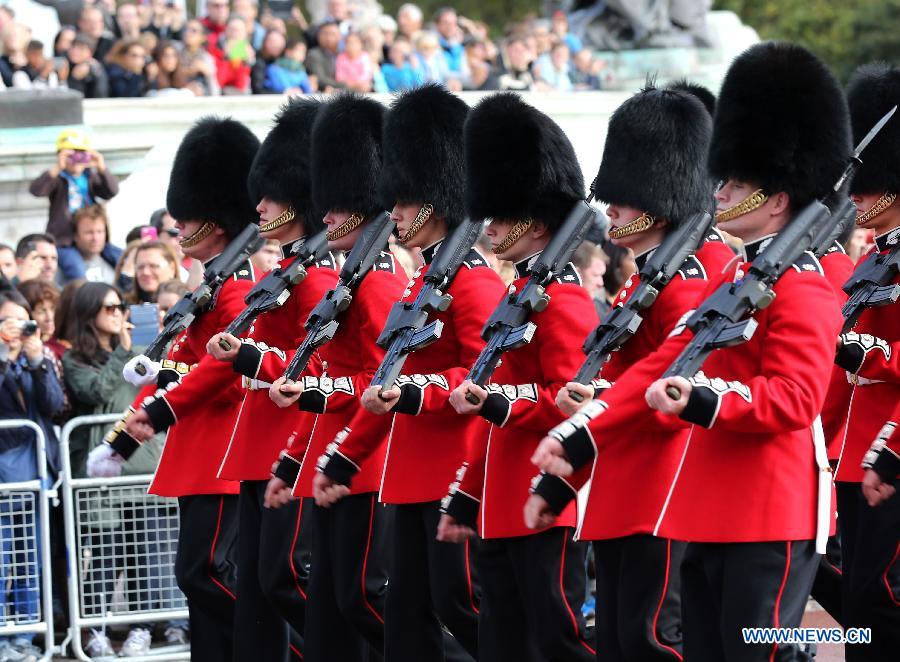 File photo shows British Royal Guards attending the changing ceremony at the Buckingham Palace in London Oct. 16, 2014. The changing ceremony of the British Royal Guards is held at noon at the Buckingham Palace every day from May to July and evey other day in other months. [Xinhua]