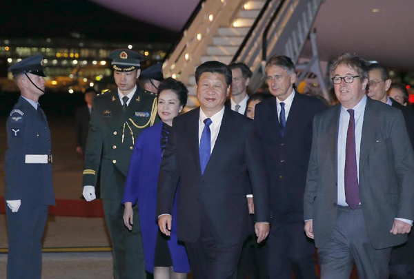 Chinese President Xi Jinping (C) and his wife Peng Liyuan (3rd L) arrive in London, Britain, Oct. 19, 2015, for a state visit to Britain at the invitation of Queen Elizabeth II. [Photo: Xinhua] 