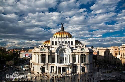 Mexico City, one of the 'top 10 cities with longest working hours' by China.org.cn.
