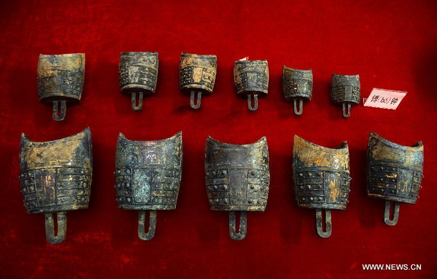 Photo taken on Aug. 6, 2015 shows chimes unearthed at the excavation site of royal tombs of Marquis of Haihun State of the West Han Dynasty (206 B.C.--25 A.D.) in Nanchang, capital of east China's Jiangxi Province.[Photo/Xinhua]