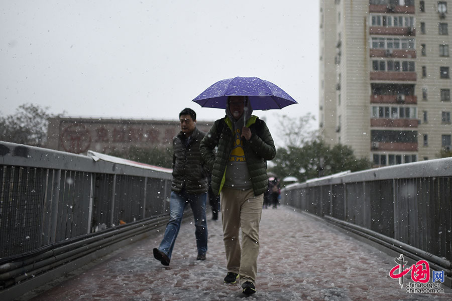 Beijing Embraces First Snow- China.org.cn