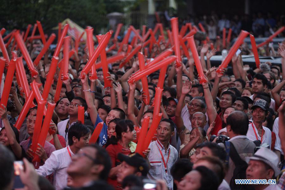 Supporters of Myanmar's opposition National League for Democracy (NLD) party watch the vote counting of the multi-party general election in front of the NLD headquarters in Yangon, Myanmar, Nov. 8, 2015. [Photo/Xinhua]