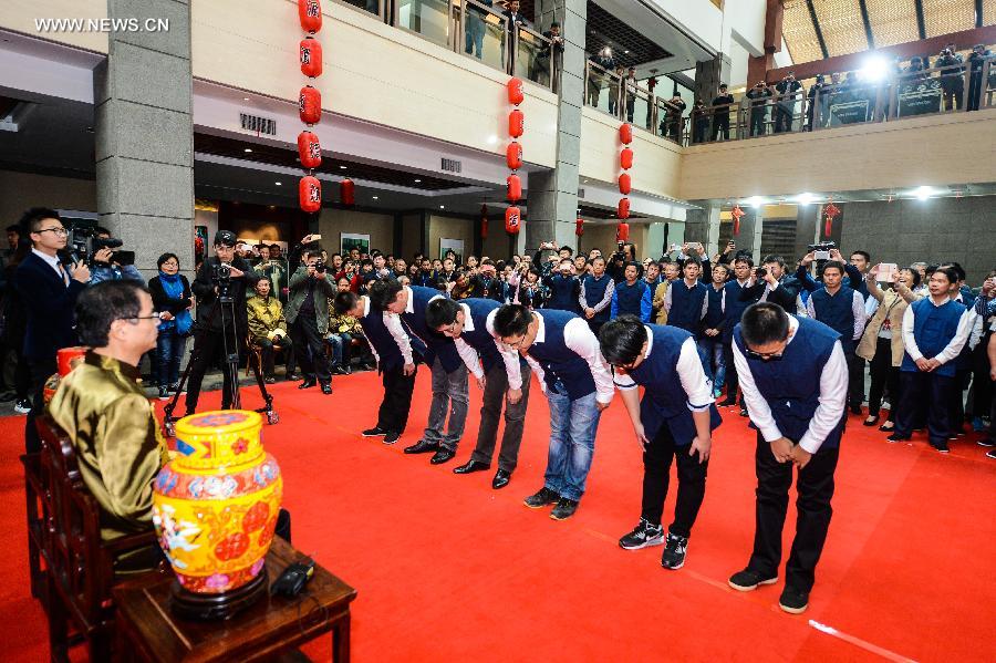 A ceremony to celebrate the brewing of yellow rice wine is held in Shaoxing, east China's Zhejiang Province, on Nov. 8, 2015, also the 19th solar term -- the Beginning of Winter. As winter begins, it comes to the best season of a year for brewing rice wine in Shaoxing. With a history of more than 2,500 years, Shaoxing rice wine is still produced with traditional method of brewing, which was listed as a national intangible cultural heritage in 2006. [Xinhua]