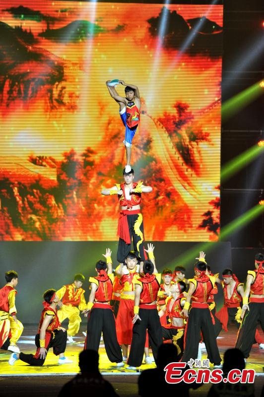 A martial arts demonstration is staged at the fifth China South Shaolin martial arts and culture festival held in Putian City, Fujian Province on Nov 8, 2015. The festival has brought together various schools and aims to promote Chinese Buddhist culture. [Photo/China News Service]