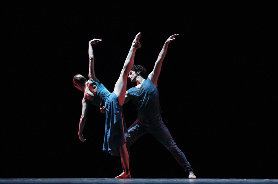 Aurélie Dupont, principal dancer of the Paris Opera Ballet, brings contemporary ballet performance to a Beijing audience with her partner, Alessio Carbone. [Photo provided to chinadaily.com.cn]