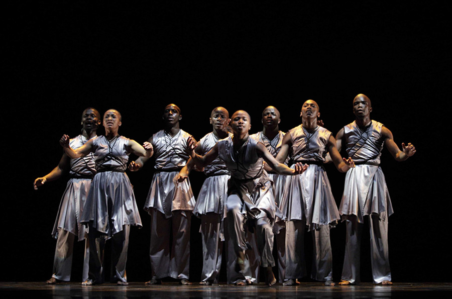 South Africa's Vuyani Dance Company treats a Beijing audience to their original dance performance filled with the breath of Africa. [Photo provided to chinadaily.com.cn]