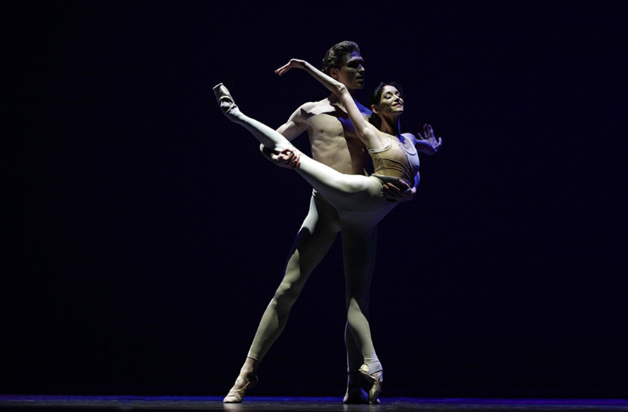 Dancers Teresa Reichlen and Ask La Cour from the New York City Ballet perform After the Rain at the opening gala. [Photo provided to chinadaily.com.cn]