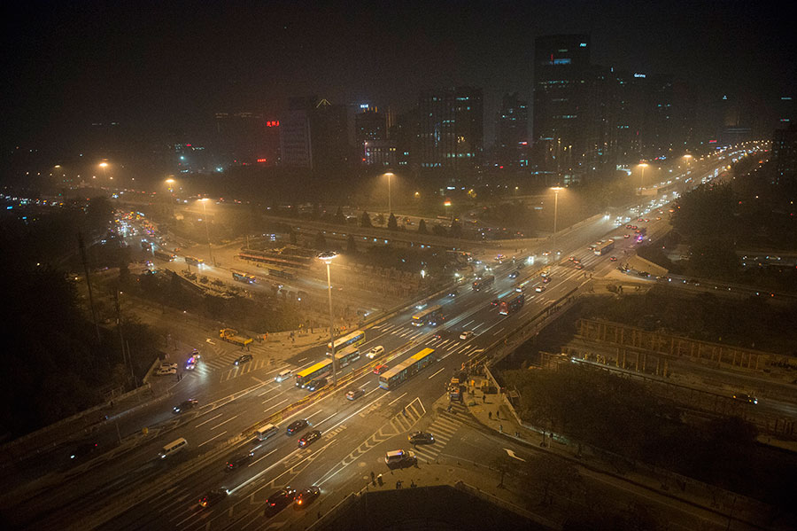 Traffic flow resumed late on Sunday afternoon. [Photo/China Daily]