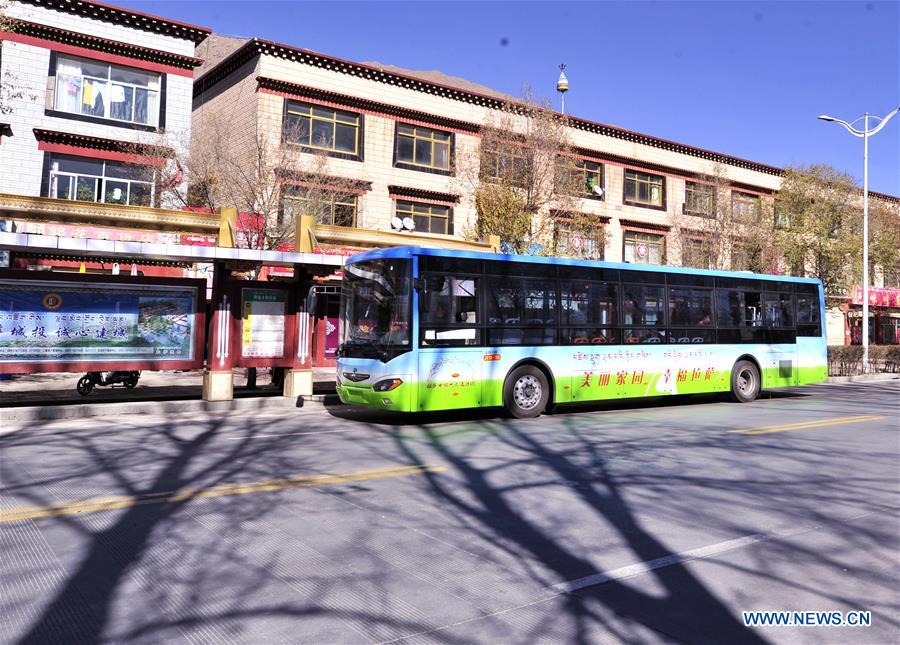 This photo taken on Nov 23, 2015 shows the solar bus in Lhasa, capital of Southwest China's Tibet autonomous region. The first solar powered bus in Tibet was put in operation recently. [Photo/Xinhua]