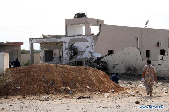People gather at the site of a bomb attack in Msallata, Libya, on Nov. 24, 2015. [Photo/Xinhua]