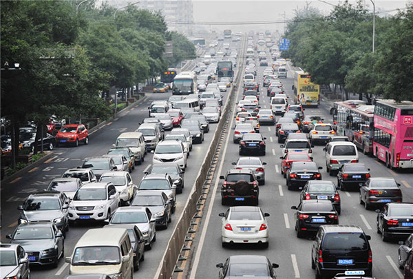 Traffic grinds to a standstill during the peak rush hour on Monday morning, Sept 22, 2014 near Liujiayao Bridge, Third Ring Road South. [Photo/Xinhua]