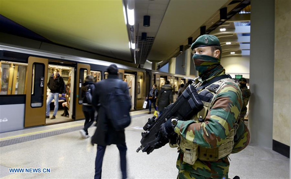 Belgian soldiers guard at the Shuman metro station in Brussels, capital of Belgium, Nov. 25, 2015. [Photo/Xinhua]