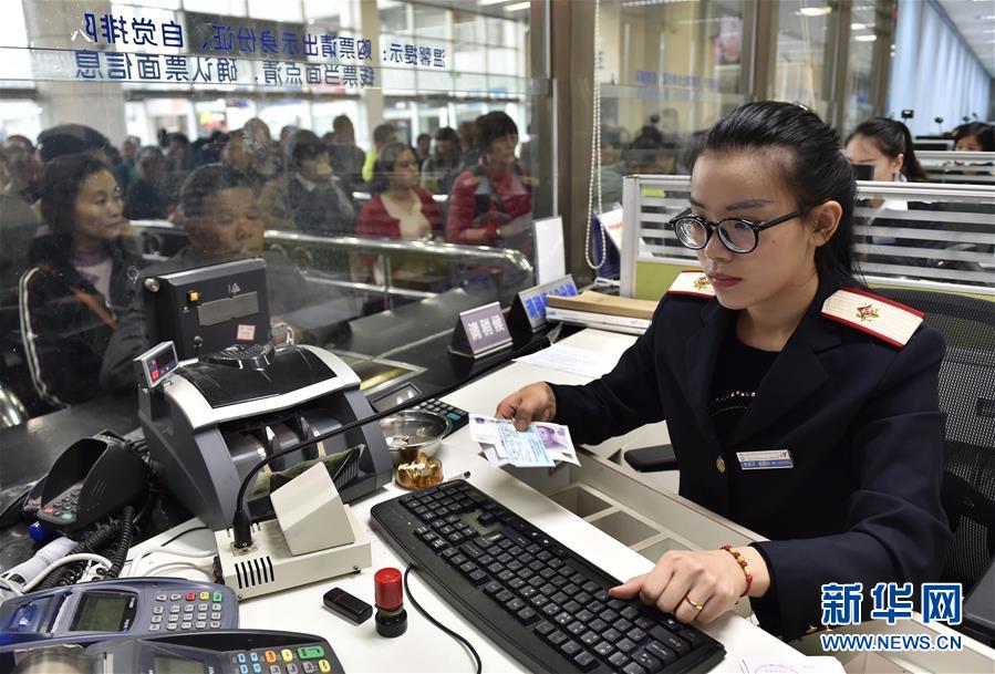 A staff member sells tickets at Fuzhou Railway Station, East China&apos;s Fujian province on Nov 28, 2015. Railways began selling tickets on Thursday for trains scheduled to leave between Jan 24 to March 3, a 40-day period in China known as &apos;Chunyun&apos; when people travel back home to celebrate the Spring Festival, which falls on Feb 8 in 2016.