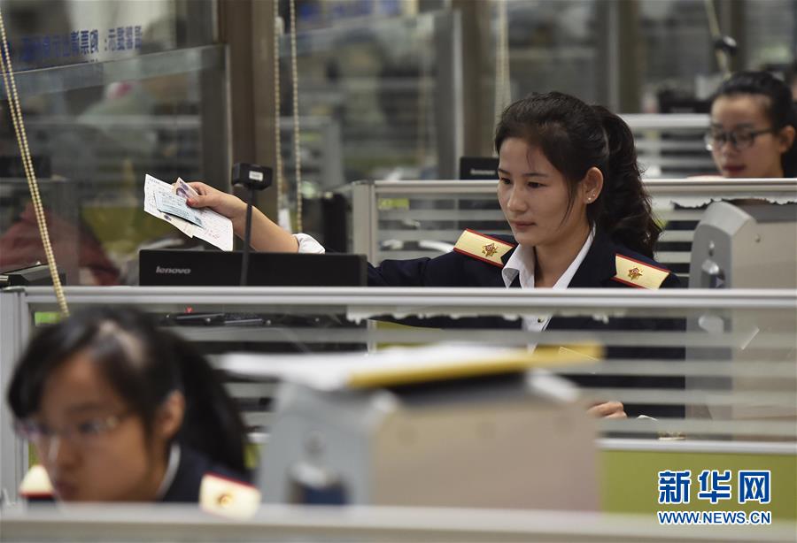 A staff member sells tickets at Fuzhou Railway Station, East China&apos;s Fujian province on Nov 28, 2015. Railways began selling tickets on Thursday for trains scheduled to leave between Jan 24 to March 3, a 40-day period in China known as &apos;Chunyun&apos; when people travel back home to celebrate the Spring Festival, which falls on Feb 8 in 2016. 