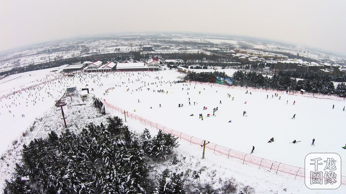 图为高空俯瞰北京石京龙滑雪场。