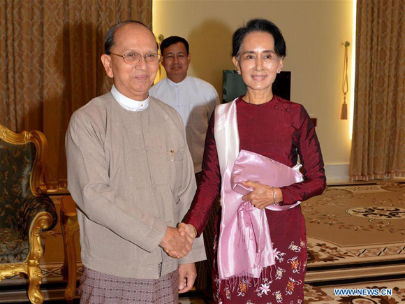 Myanmar President U Thein Sein (L) meets with Aung San Suu Kyi, chairperson of the election-winning opposition National League for Democracy, at the Presidential Palace in Nay Pyi Taw Dec. 2, 2015. [Photo/Xinhua]