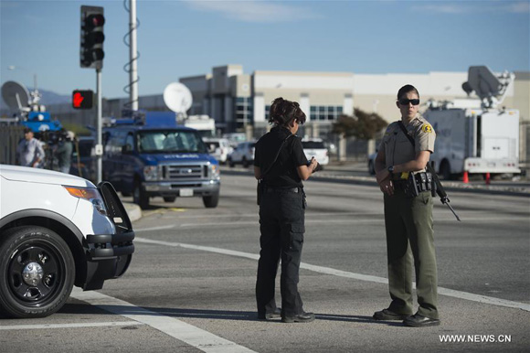 Policemen guard near the scene of a shooting in San Bernardino City of Southern California, the United States, on Dec. 2, 2015. [Photo/Xinhua]