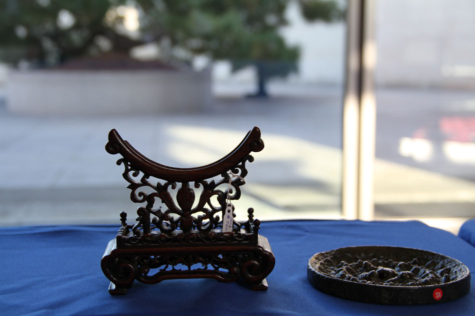 Part of the repatriated artifacts displayed at the repatriation ceremony at the Chinese Embassy to the U.S. in Washington D.C. on Thursday, December 10, 2015. [Photo: CRIENGLISH.com]