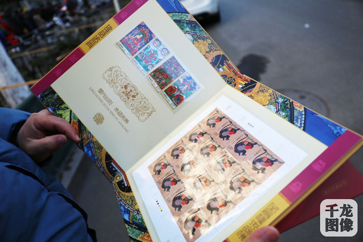 1月5日，北京发行《丙申年》“猴票”。图为千龙网记者 王璟玥摄