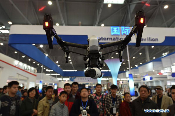 Visitors view a drone during an home appliance exhibition in Hefei, capital of east China's Anhui Province, Nov. 14, 2015. 2015 is the dawn of the drone age.[Photo/Xinhua] 