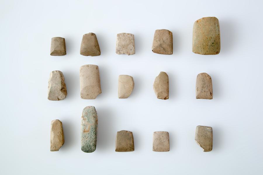 Stone artifacts unearthed from the Neolithic Age site in the southeastern coastal areas of Hainan province. [Photo/Xinhua]