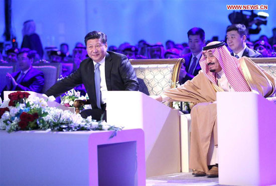 Chinese President Xi Jinping (L) and Saudi King Salman bin Abdulaziz Al Saud inaugurate the operation of the Yasref oil refinery, a joint venture between Saudi Aramco and China's Sinopec in Riyadh, Saudi Arabia, Jan. 20, 2016. [Photo/Xinhua]