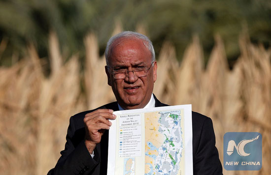Palestinian chief negotiator and Secretary General of the Palestine Liberation Organisation (PLO), Saeb Erekat shows a map as he addresses journalists on January 20, 2016 in the West Bank city of Jericho during a visit to a site where Israel is moving to declare 150 hectares in the occupied West Bank as state land. [Photo/Xinhua]
