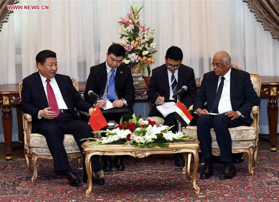 Chinese President Xi Jinping (1st L) meets with Ali Abdelaal (1st R), speaker of Egypt's newly-elected parliament, in Cairo, Egypt, Jan. 21, 2016. [Photo/Xinhua]